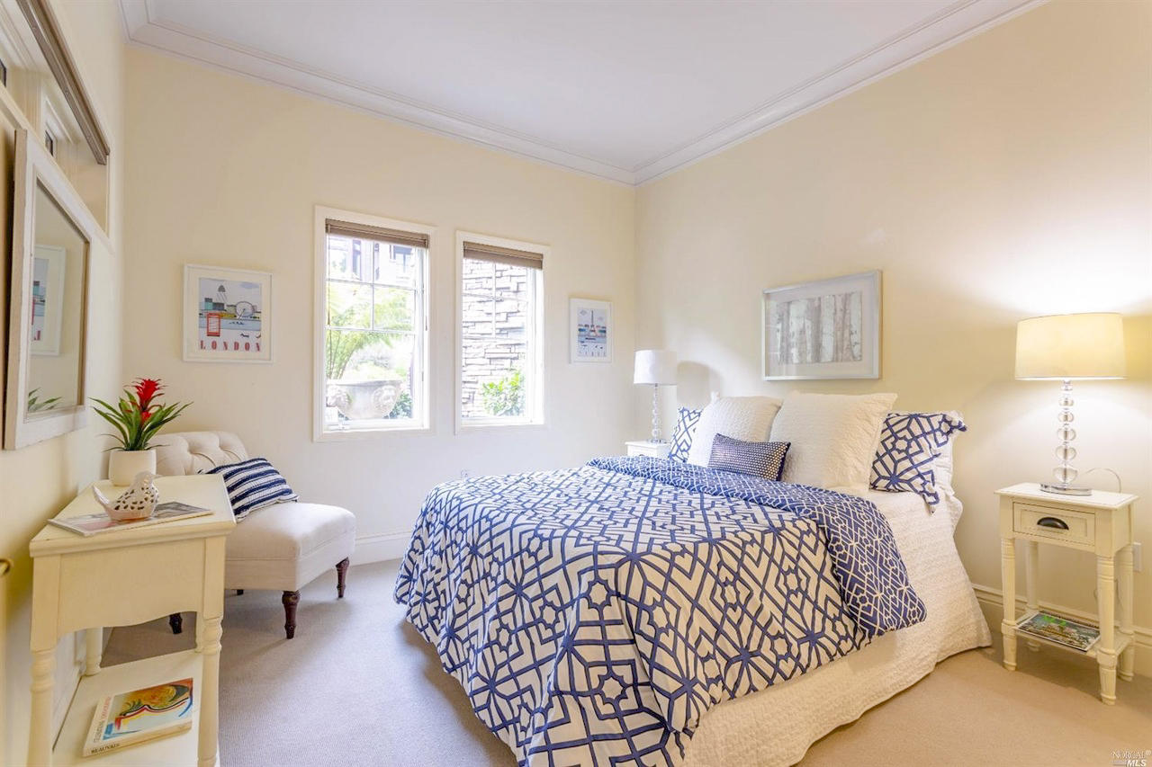 66 deSilva Island Dr, MV